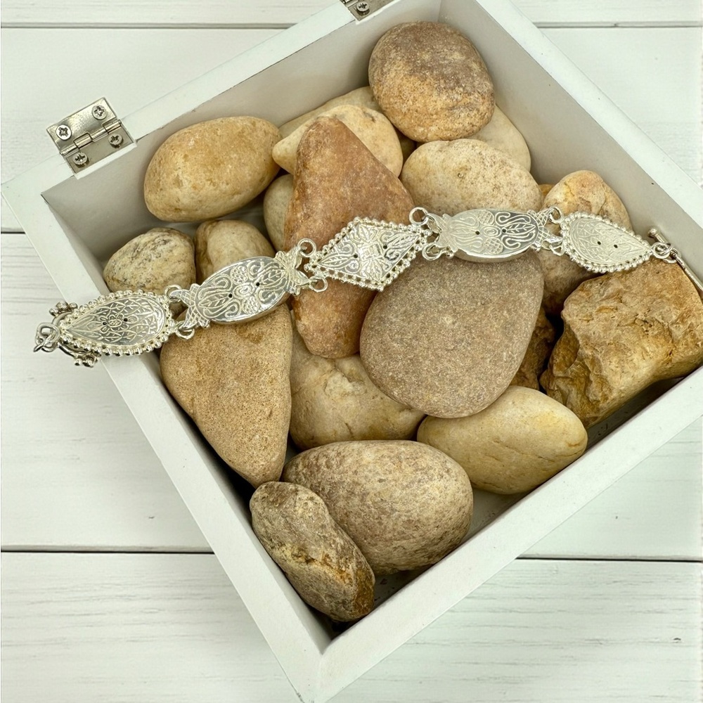 Whitney Kelly Sterling Silver Multi-Stone Beaded Frame Toggle Bracelet 7.5” - Picture 5 of 17